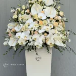 باکس گل ترکیبی لوکس شامل انتریم ارکیده و رز هلندی (ارتفاع ۱۰۰ سانتیمتر) FLOWER BOX