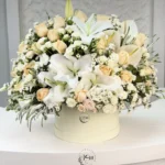 خرید باکس ( استوانه ای) گل لوکس رنگ لیمویی روشن باگل های تازه روز شامل انتریوم، لیلیوم اورینتال، رز هلندی، رز مینیاتوری و لیسین توس - گل فروشی غرب غرب تهران ( گیشا )