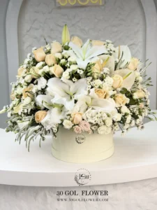 خرید باکس ( استوانه ای) گل لوکس رنگ لیمویی روشن باگل های تازه روز شامل انتریوم، لیلیوم اورینتال، رز هلندی، رز مینیاتوری و لیسین توس - گل فروشی غرب غرب تهران ( گیشا )