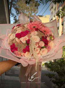 دسته گل تولد با ژربرا رز مینیاتوری کالانکوا و لیسینتوس